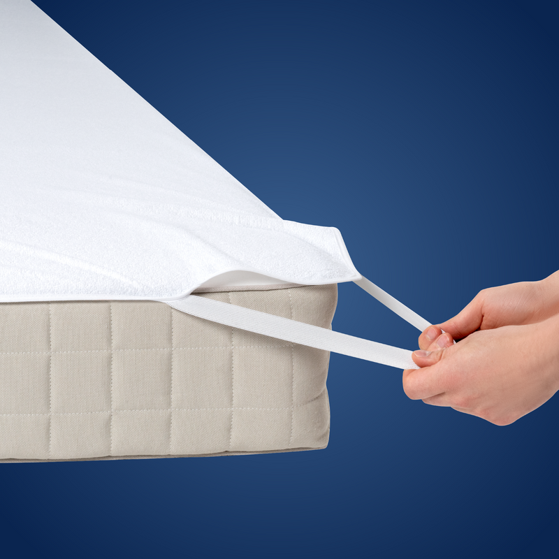 Mattress protector with elastic corners